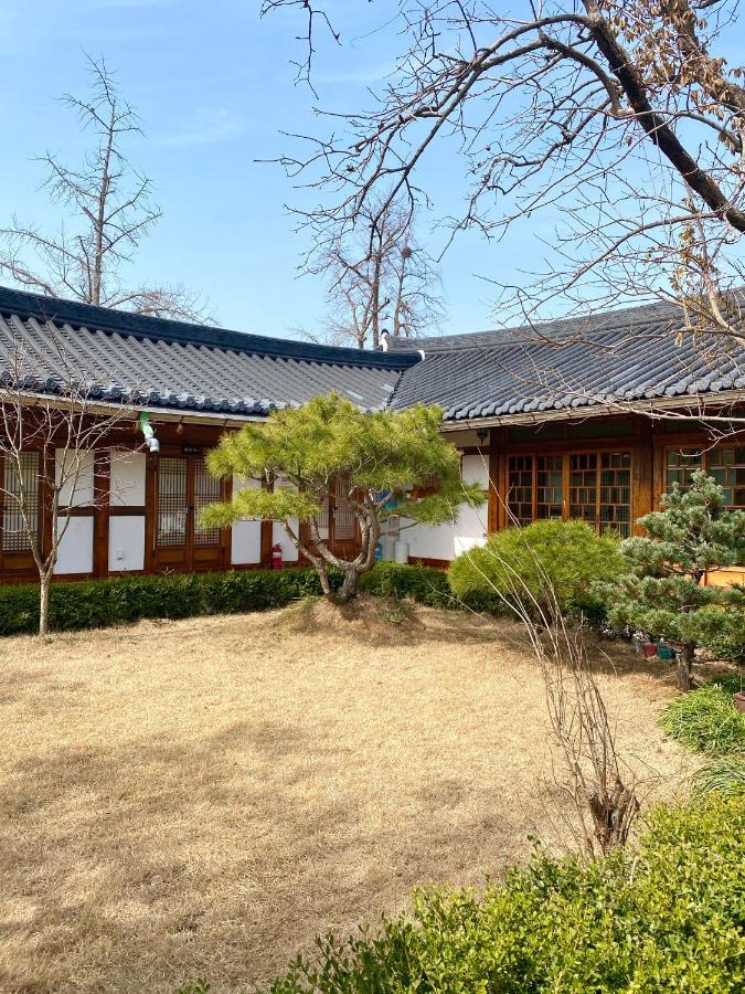 Buyongheon Hotel Jeonju Bagian luar foto