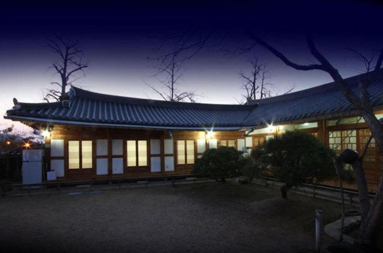 Buyongheon Hotel Jeonju Bagian luar foto